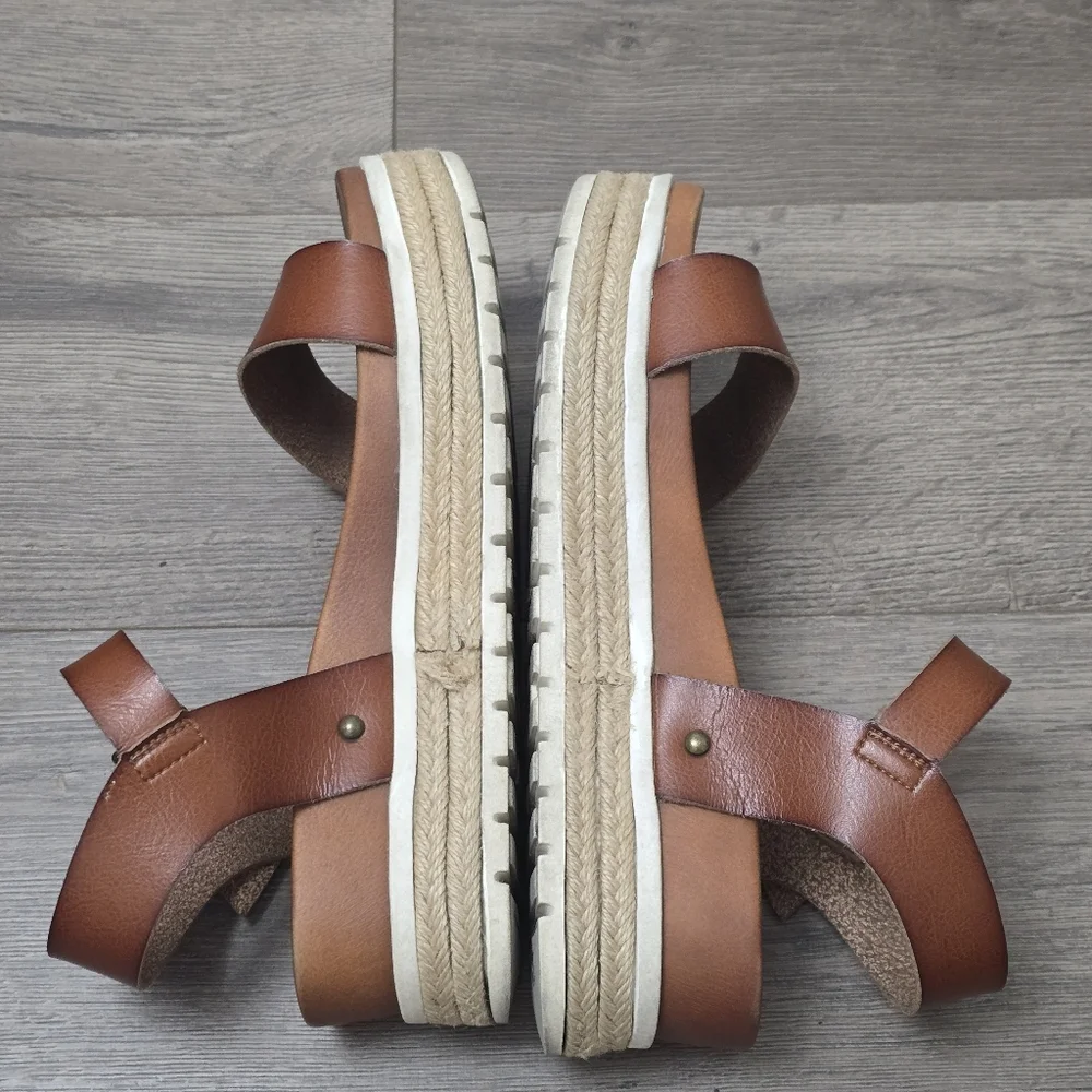 BKE Sandals Platform Strappy Comfy Fall Preppy Boho Womens Size 8.5